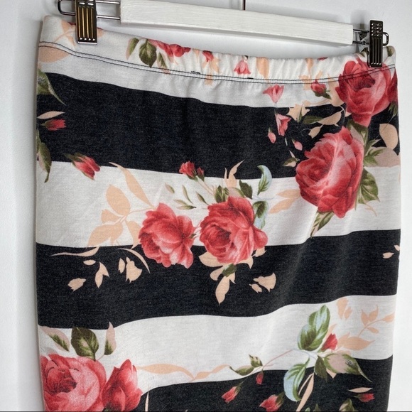 Perfect pull on pencil skirt - Picture 5 of 6